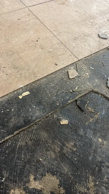 Black bitumen mastic floor removal in a N9 flat
